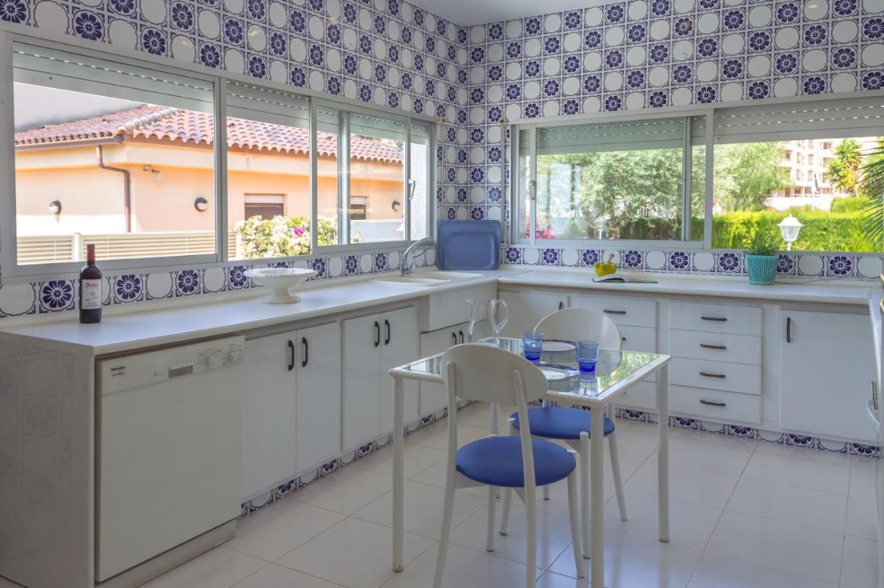 Magnifica Villa Aireola Frente Al Mar 베니카씸 외부 사진
