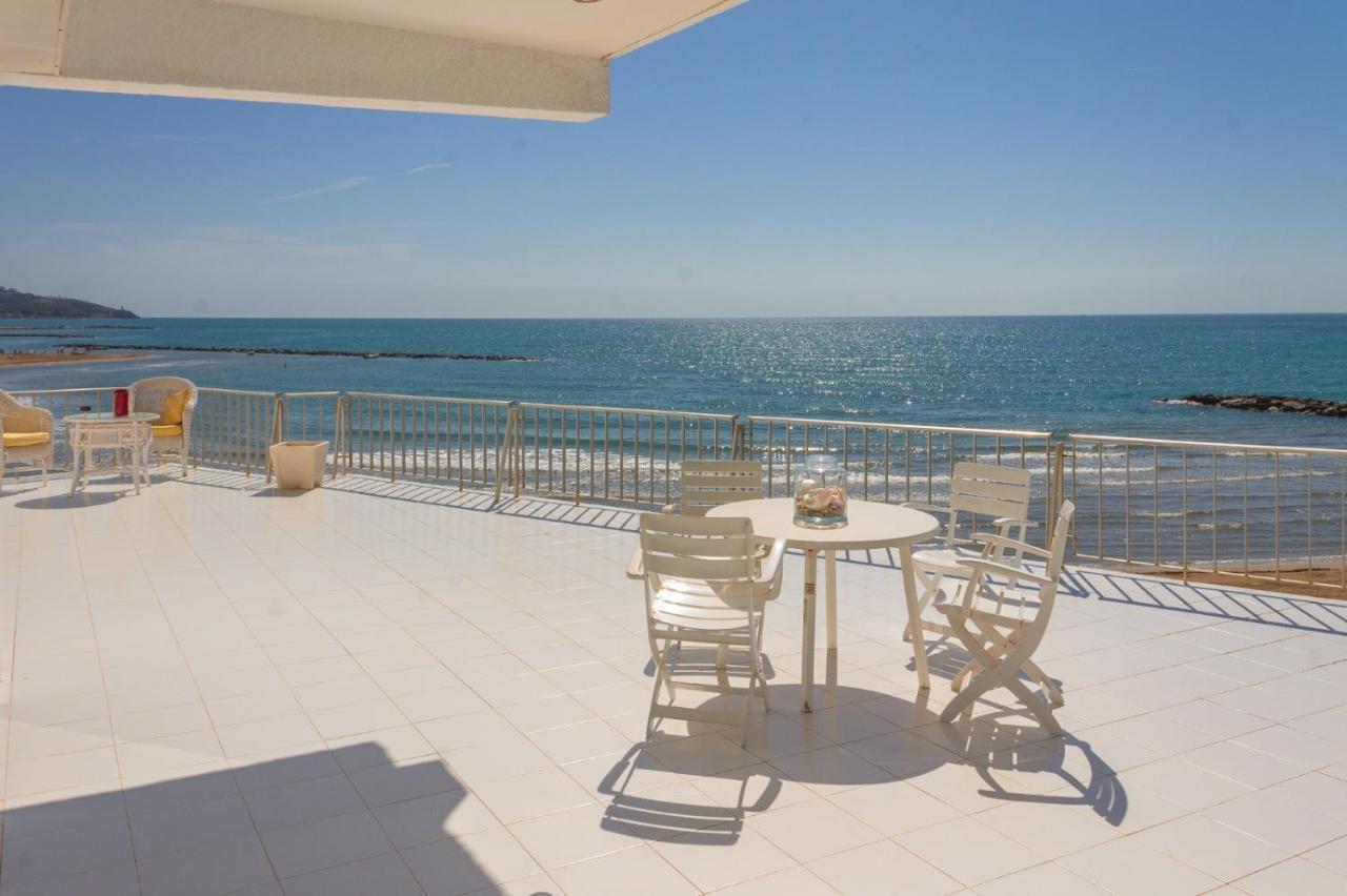 Magnifica Villa Aireola Frente Al Mar 베니카씸 외부 사진